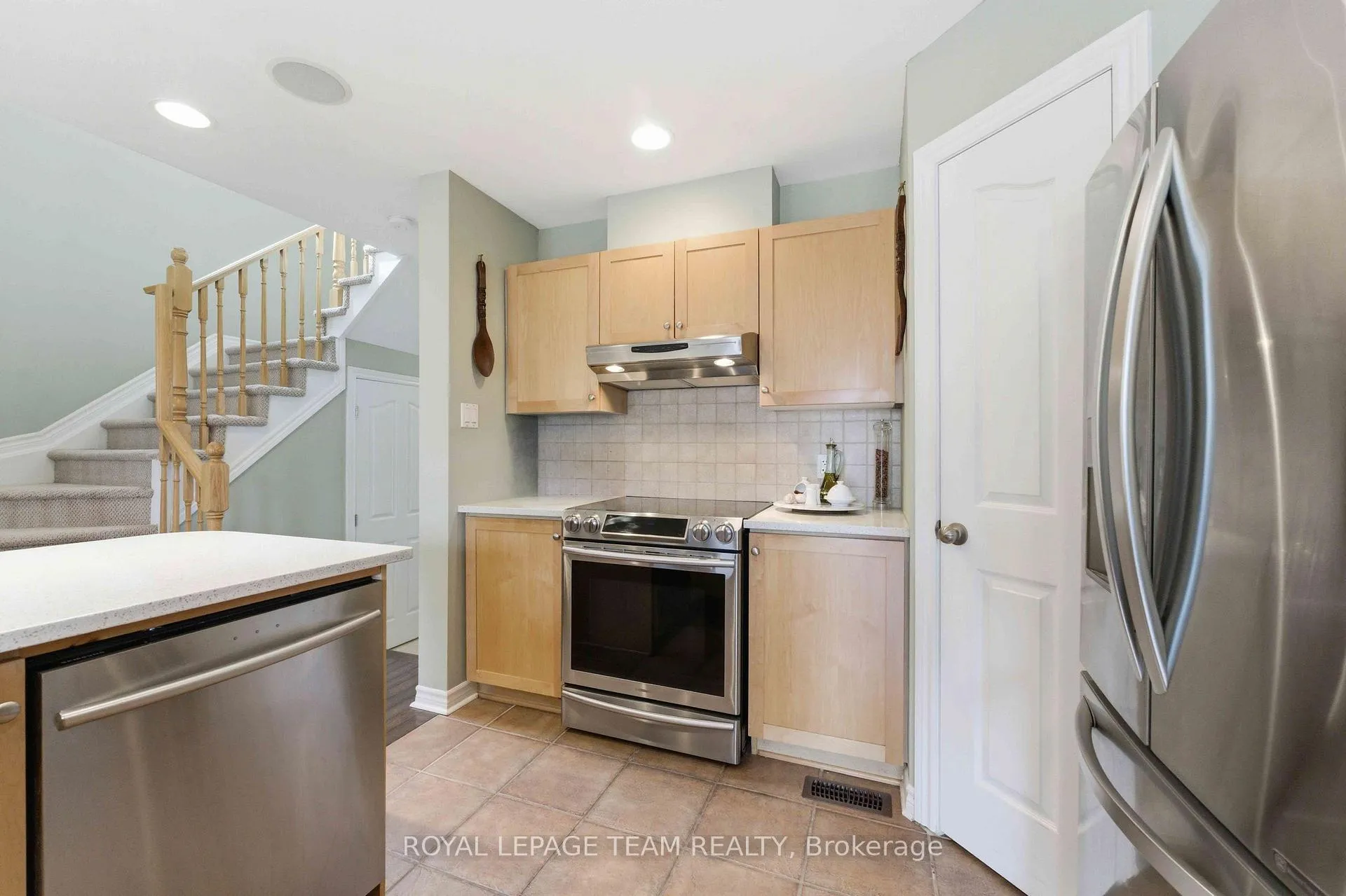 Photo 11 of 308 Grey Seal Circle, Ottawa, Riverside South/Gloucester Glen — HOMEH