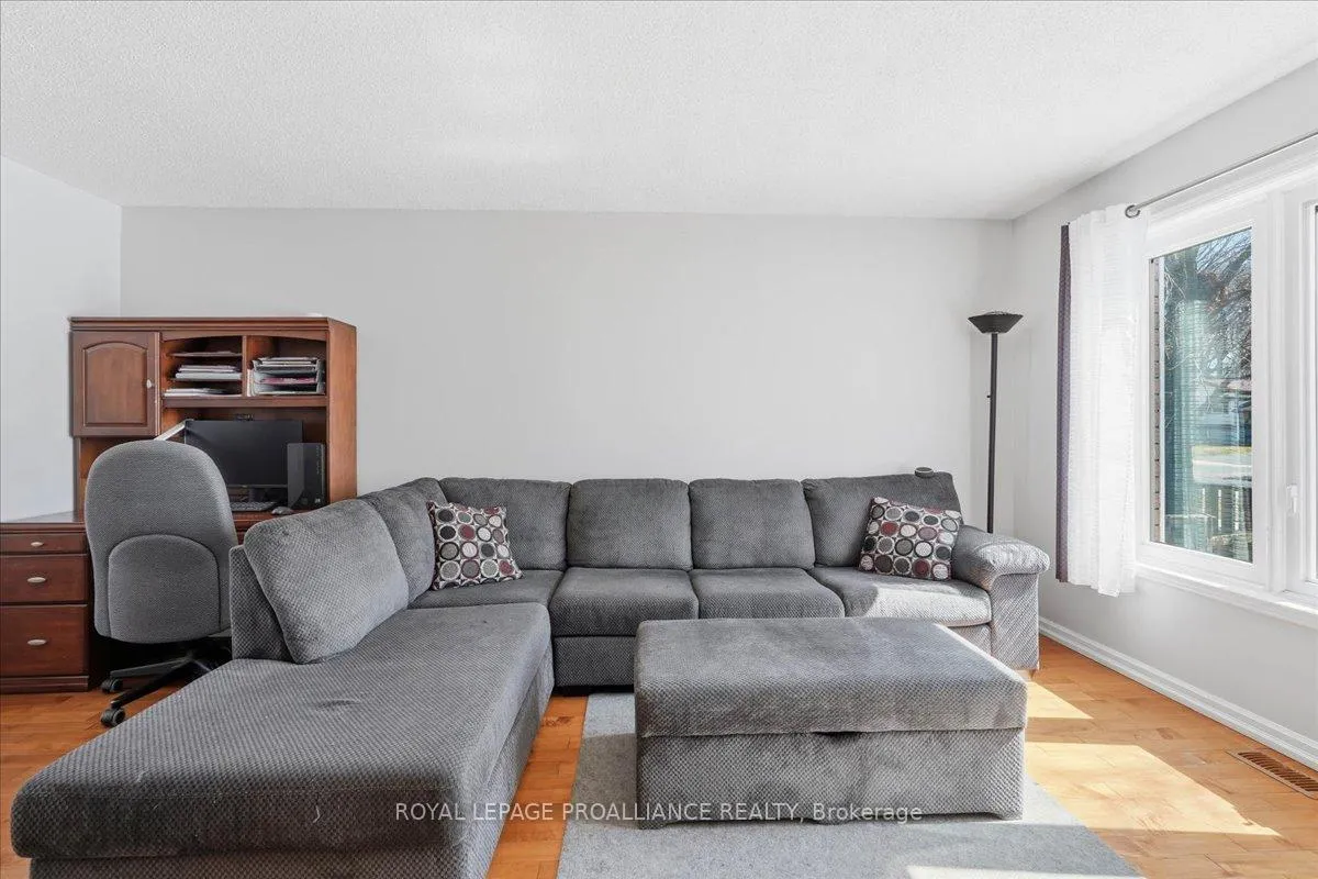 Photo 5 of 276 College Street W, Belleville, Belleville Ward — HOMEH