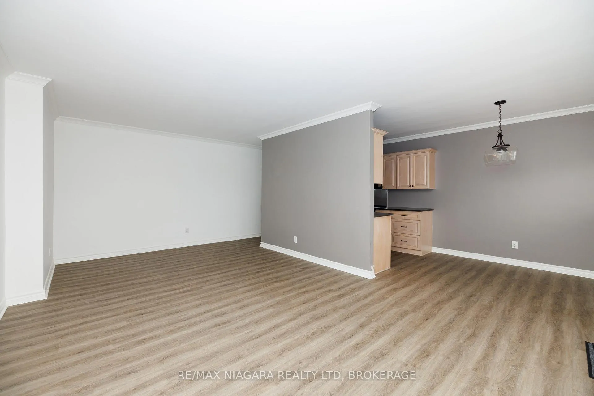 Photo 10 of Unit 404, 14 Norris Place, St. Catharines, Downtown — HOMEH