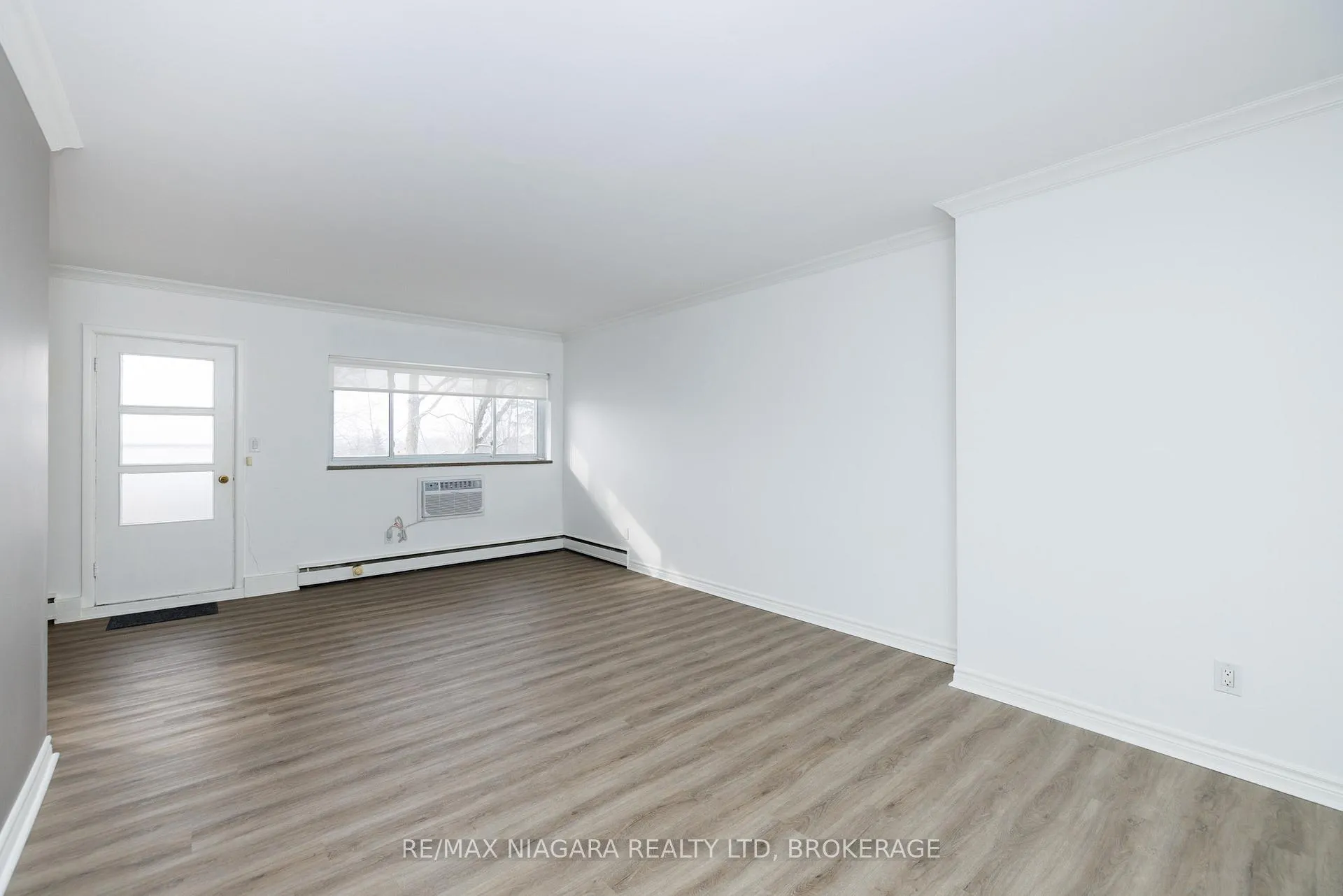 Photo 11 of Unit 404, 14 Norris Place, St. Catharines, Downtown — HOMEH