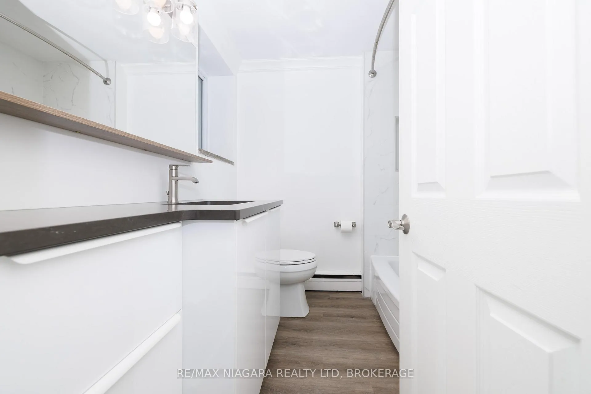Photo 13 of Unit 404, 14 Norris Place, St. Catharines, Downtown — HOMEH