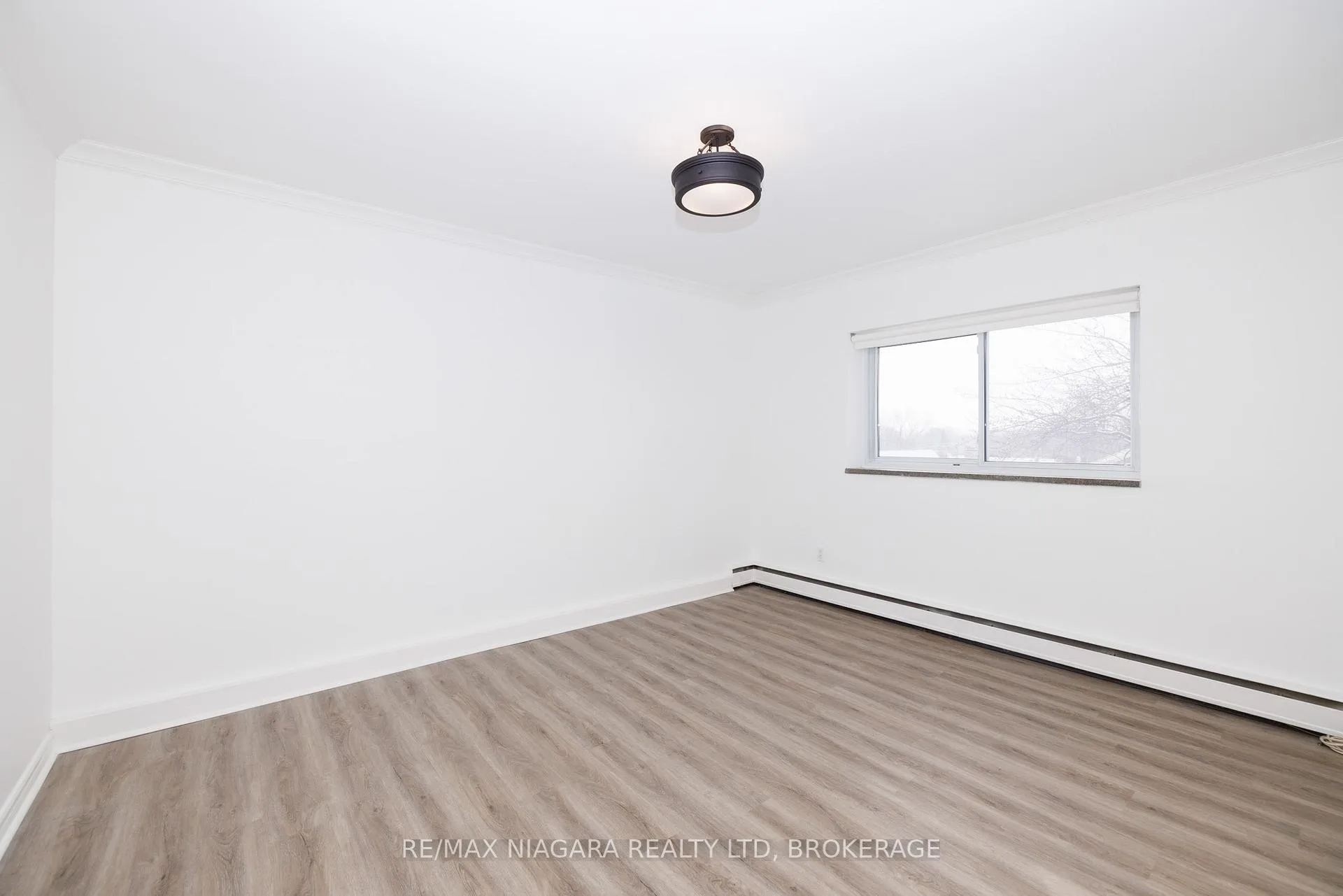 Photo 15 of Unit 404, 14 Norris Place, St. Catharines, Downtown — HOMEH