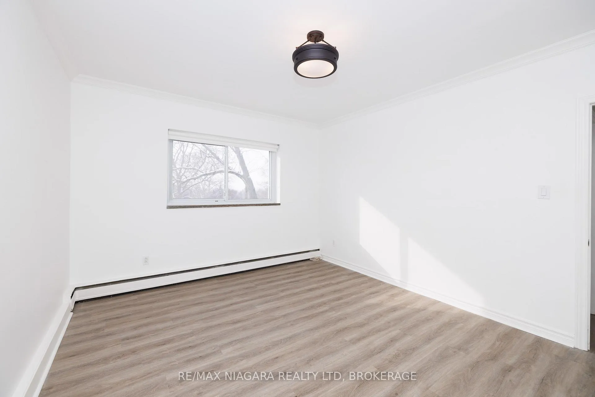 Photo 17 of Unit 404, 14 Norris Place, St. Catharines, Downtown — HOMEH