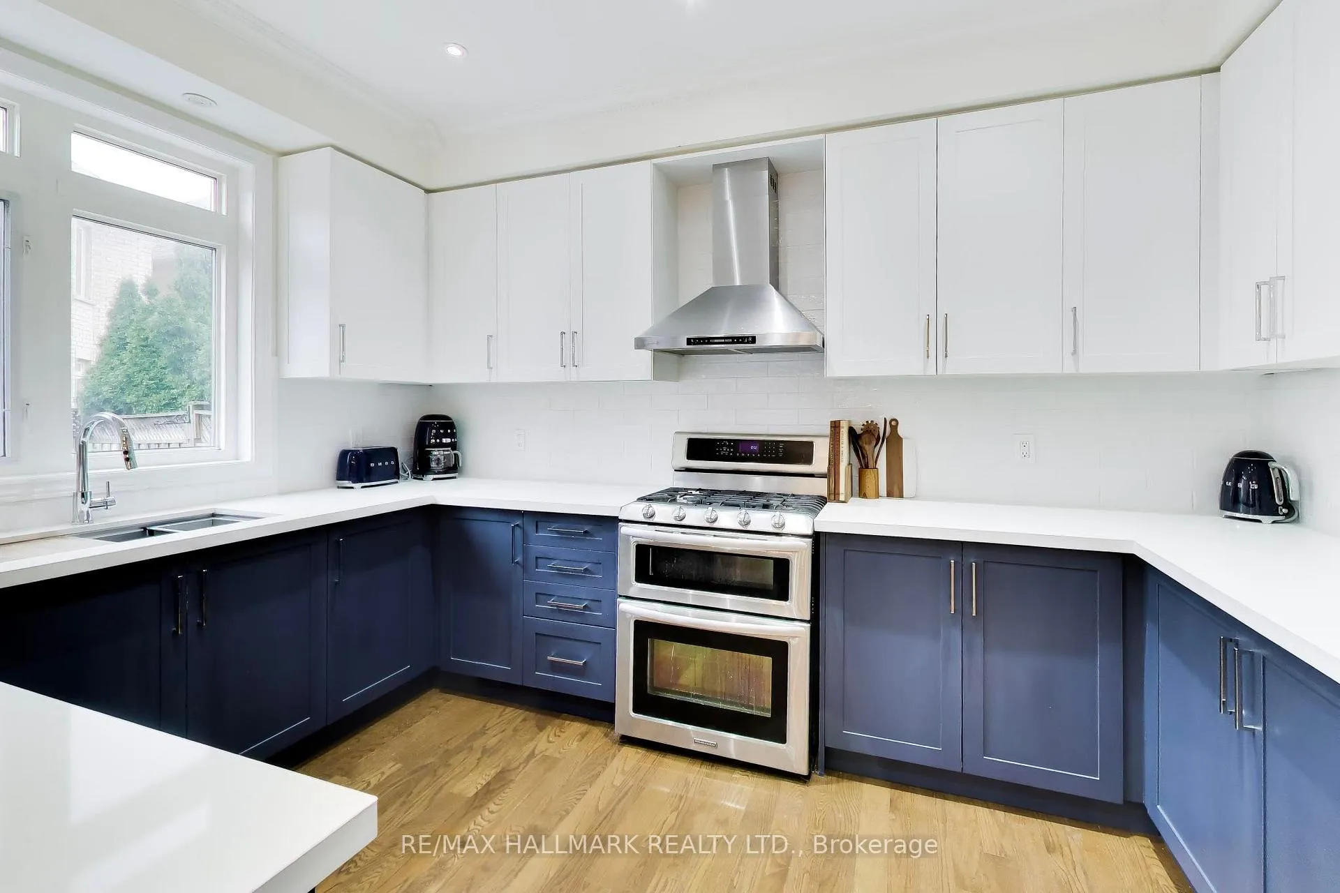 Photo 4 of 25 Chagall Drive, Vaughan, Patterson — HOMEH
