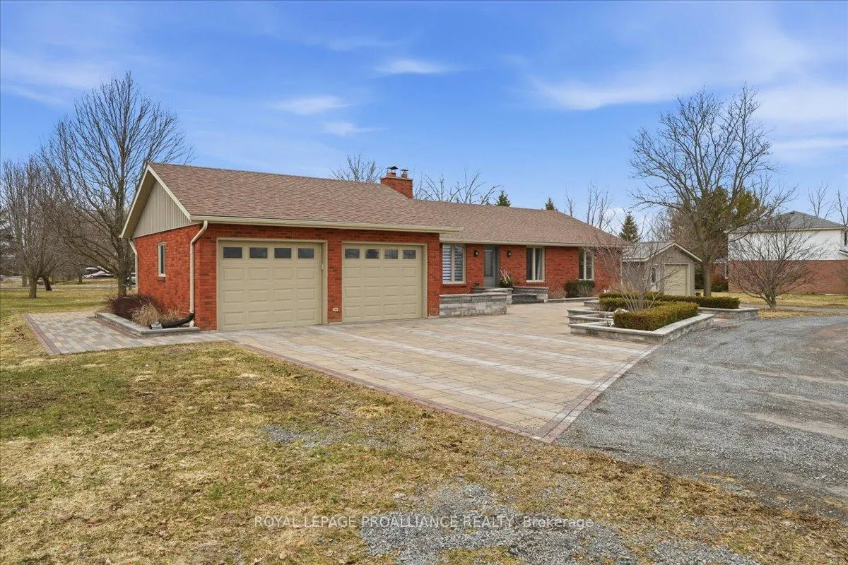 Photo 2 of 300 Farnham Road, Belleville, Thurlow Ward — HOMEH