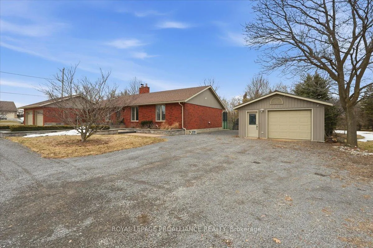 Photo 3 of 300 Farnham Road, Belleville, Thurlow Ward — HOMEH