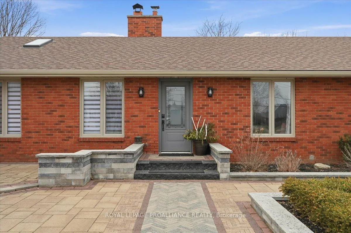 Photo 4 of 300 Farnham Road, Belleville, Thurlow Ward — HOMEH