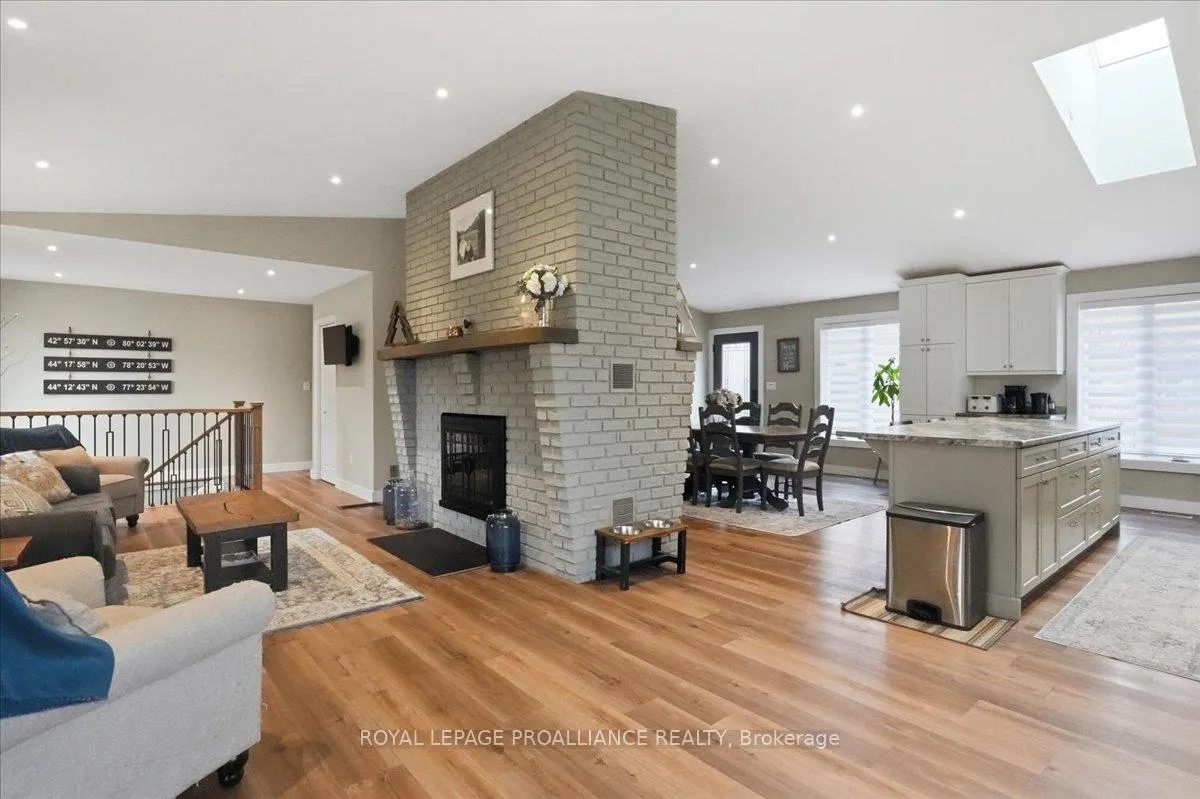 Photo 11 of 300 Farnham Road, Belleville, Thurlow Ward — HOMEH
