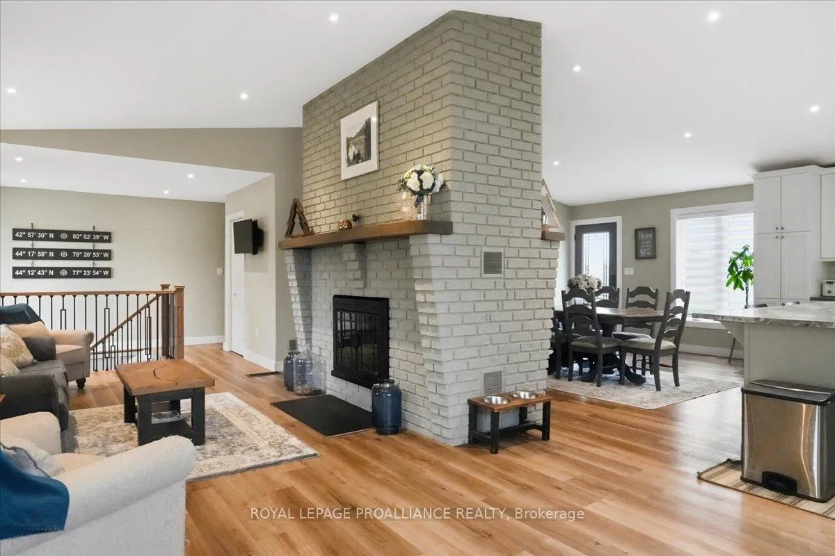 Photo 12 of 300 Farnham Road, Belleville, Thurlow Ward — HOMEH