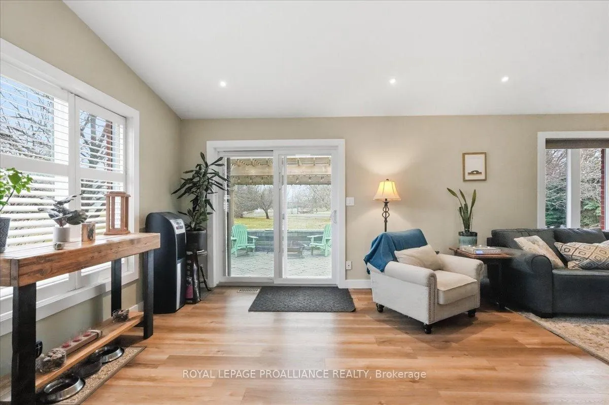 Photo 13 of 300 Farnham Road, Belleville, Thurlow Ward — HOMEH