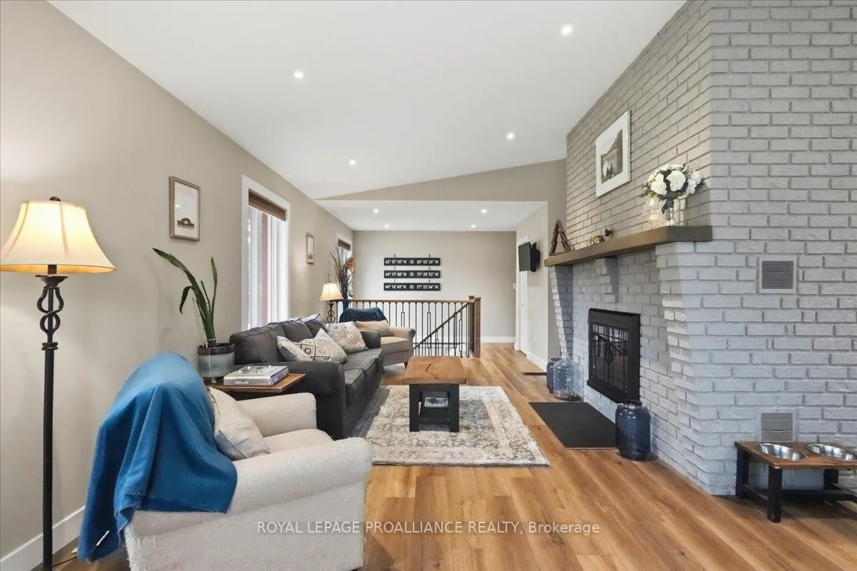 Photo 15 of 300 Farnham Road, Belleville, Thurlow Ward — HOMEH