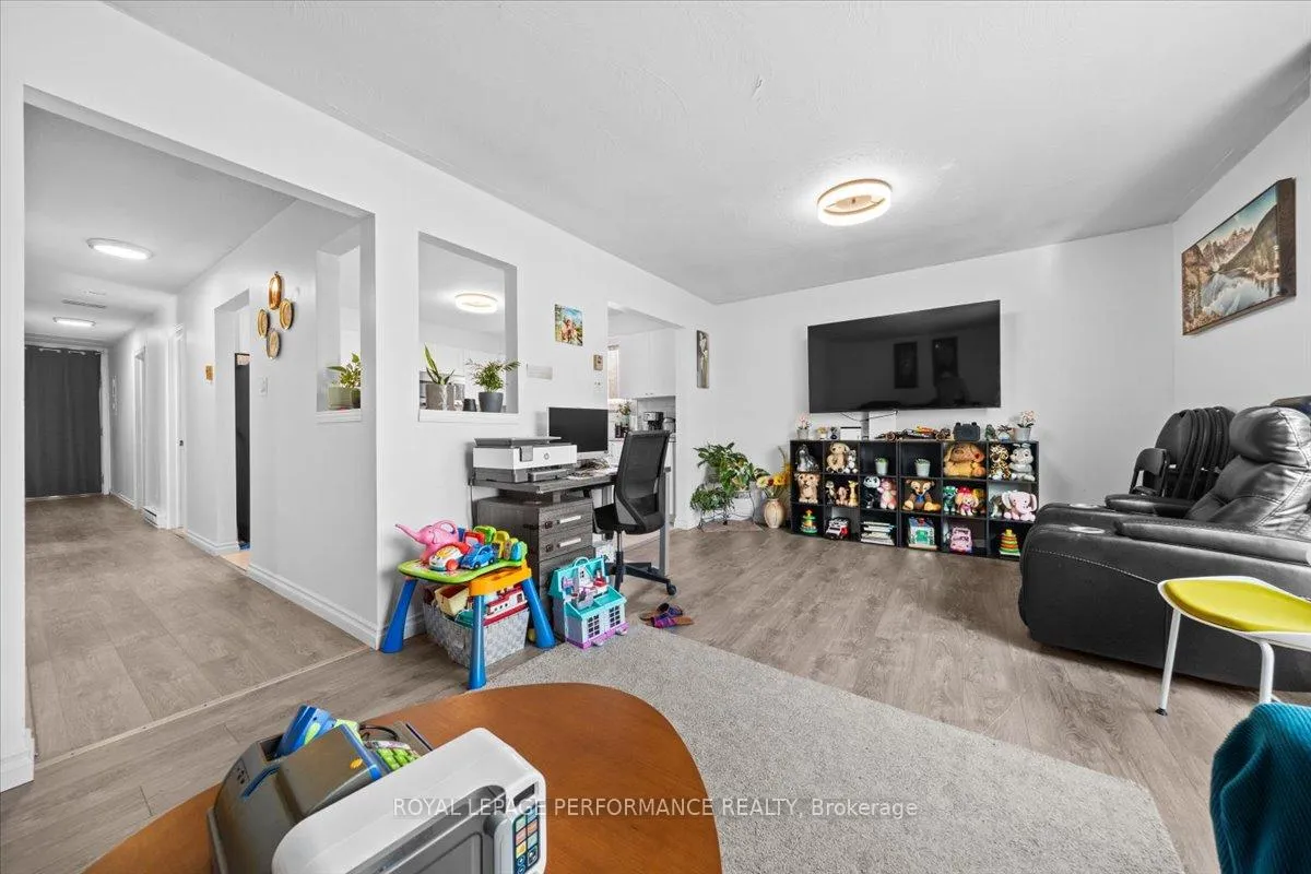 Photo 3 of Unit 2, 1702 Russell Road, Ottawa, Riverview Park — HOMEH