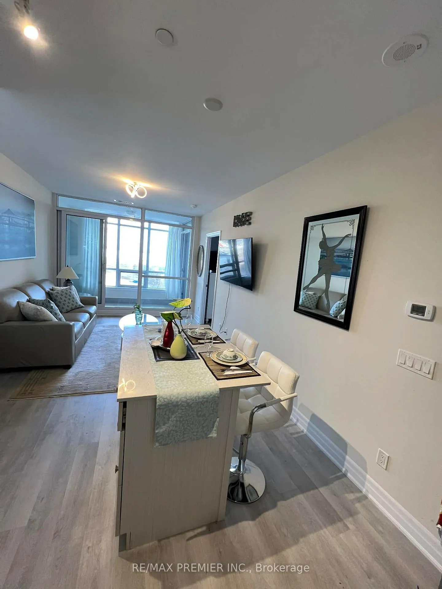 Photo 4 of Unit 221, 9085 Jane Street, Vaughan, Concord — HOMEH