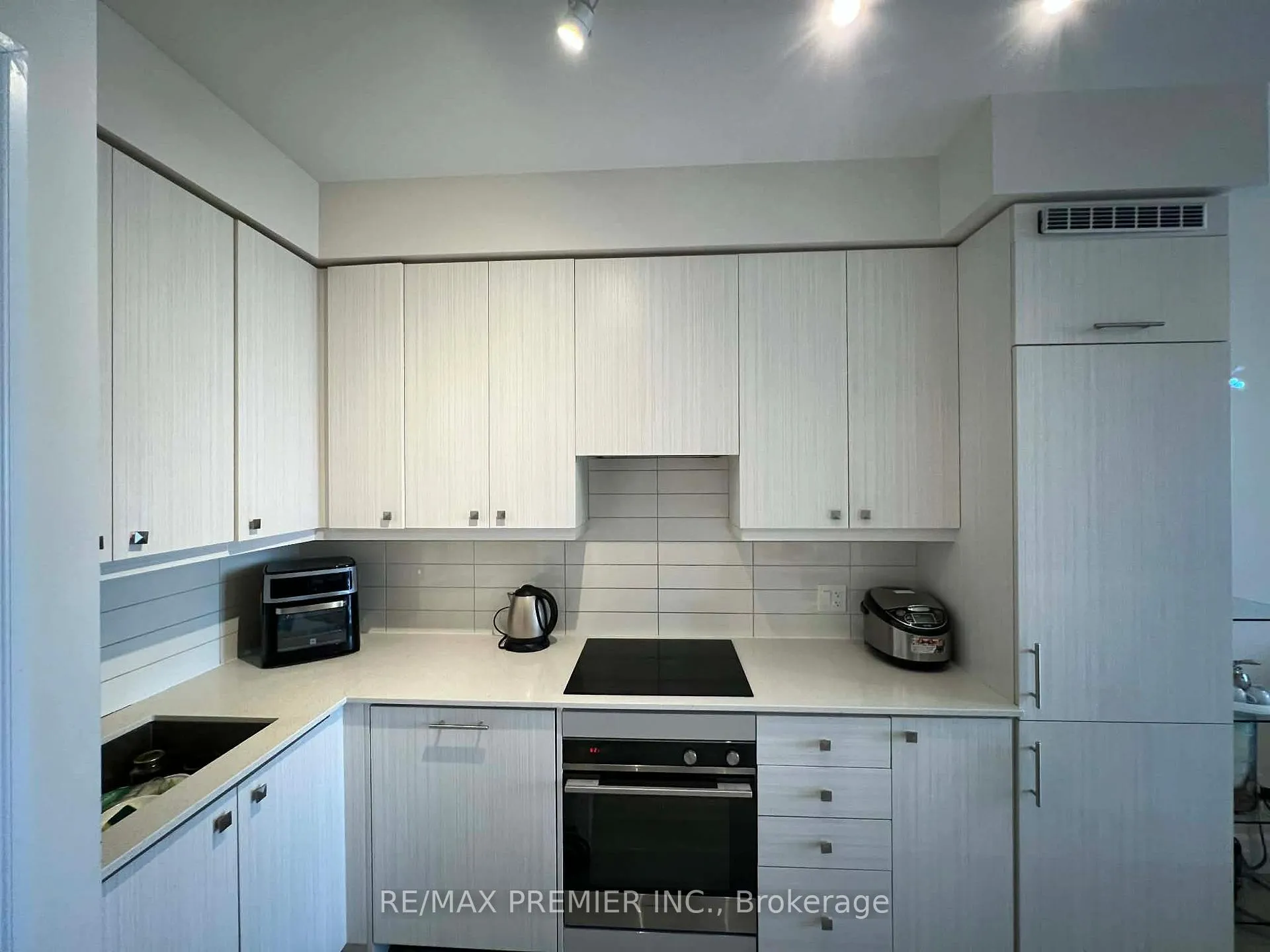 Photo 5 of Unit 221, 9085 Jane Street, Vaughan, Concord — HOMEH