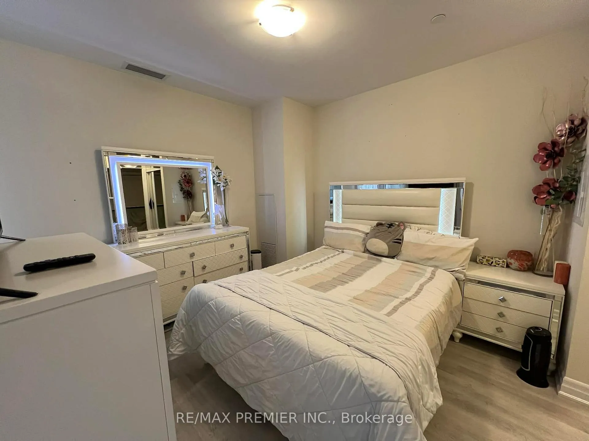 Photo 6 of Unit 221, 9085 Jane Street, Vaughan, Concord — HOMEH
