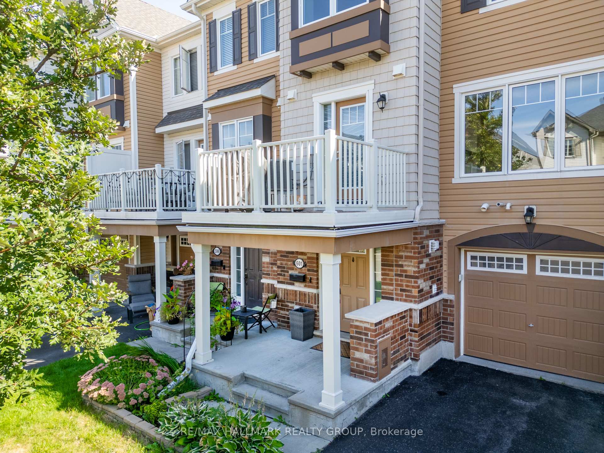 Photo 2 of 601 Foxlight Circle, Ottawa, Kanata - Emerald Meadows/Trailwest — HOMEH