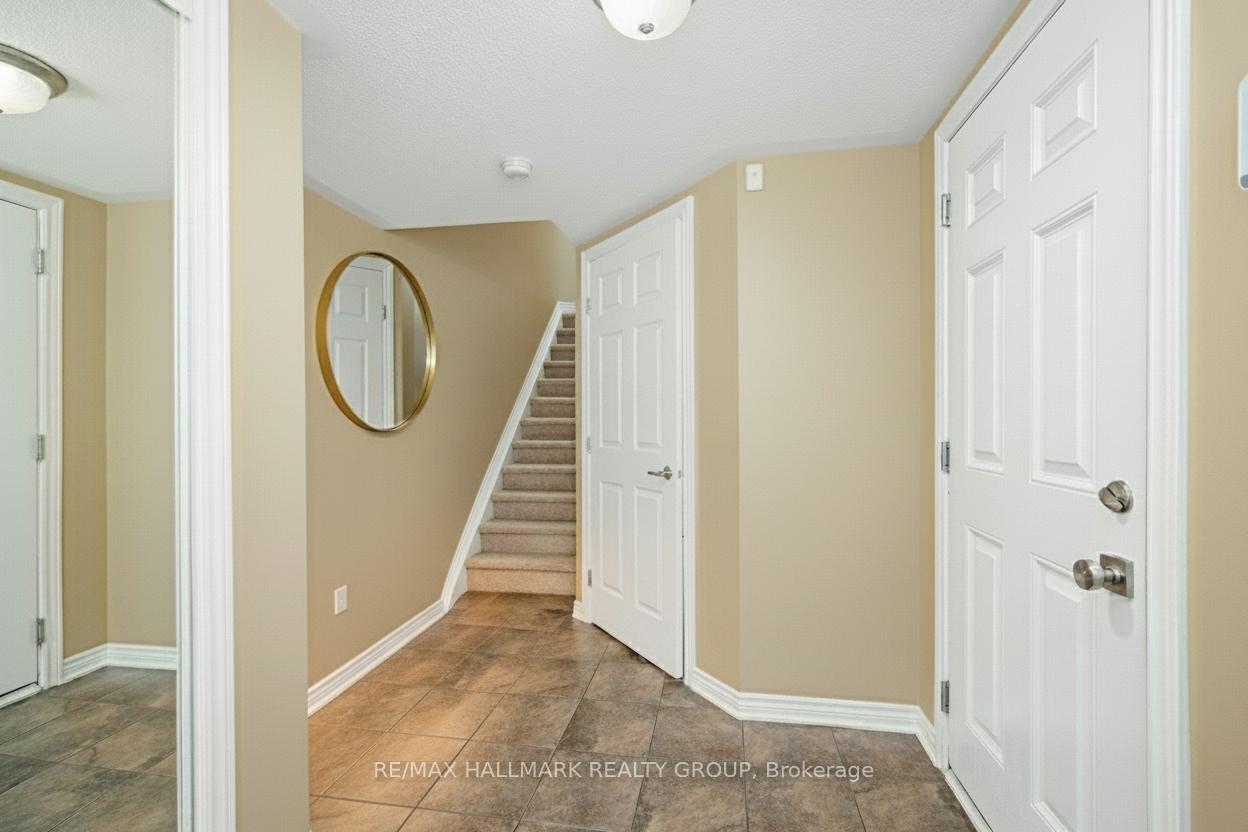 Photo 5 of 601 Foxlight Circle, Ottawa, Kanata - Emerald Meadows/Trailwest — HOMEH
