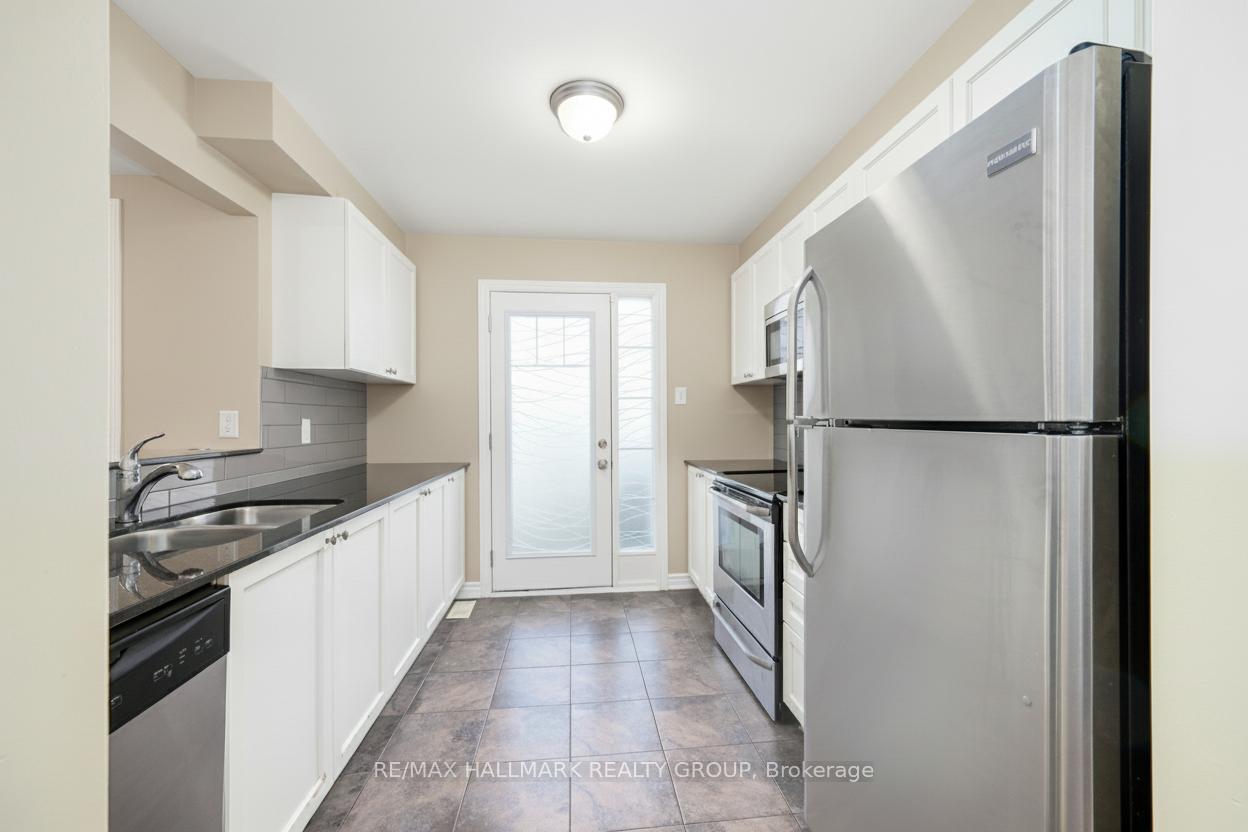 Photo 7 of 601 Foxlight Circle, Ottawa, Kanata - Emerald Meadows/Trailwest — HOMEH