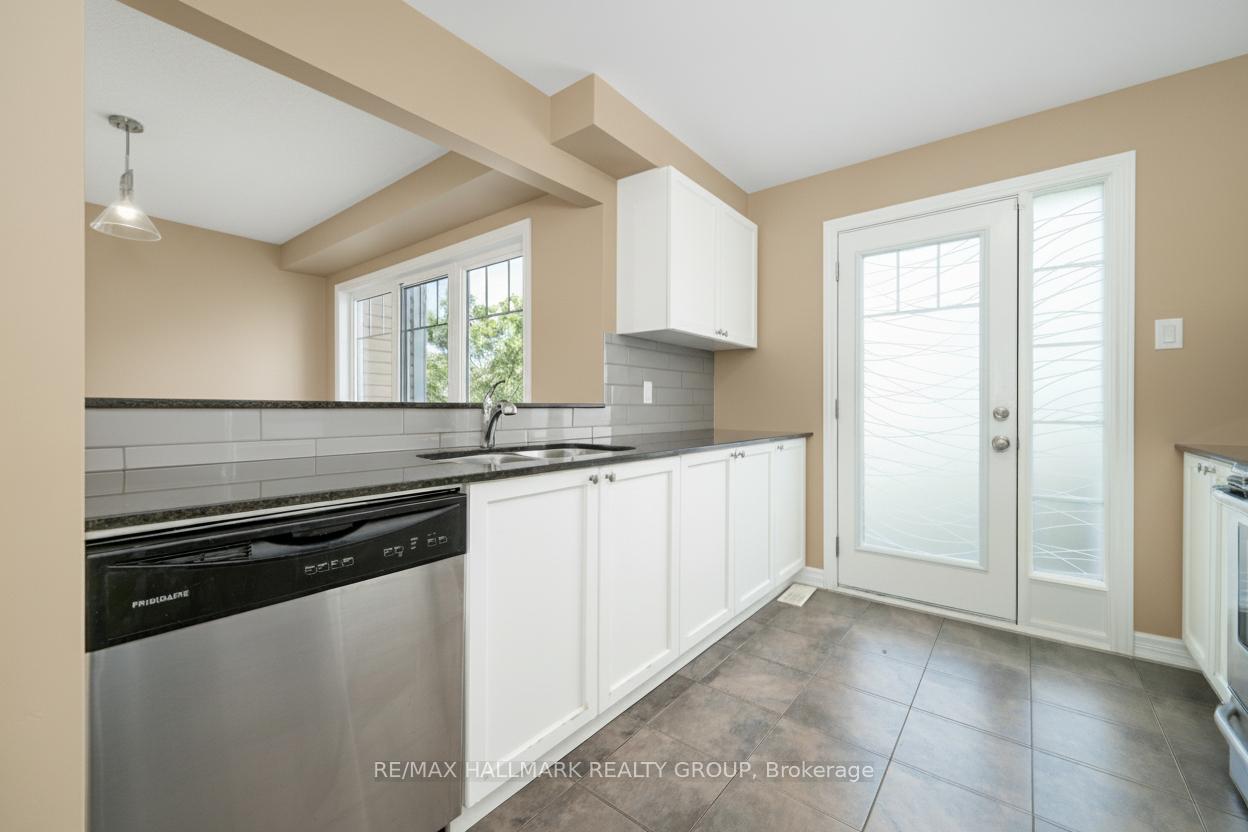 Photo 8 of 601 Foxlight Circle, Ottawa, Kanata - Emerald Meadows/Trailwest — HOMEH