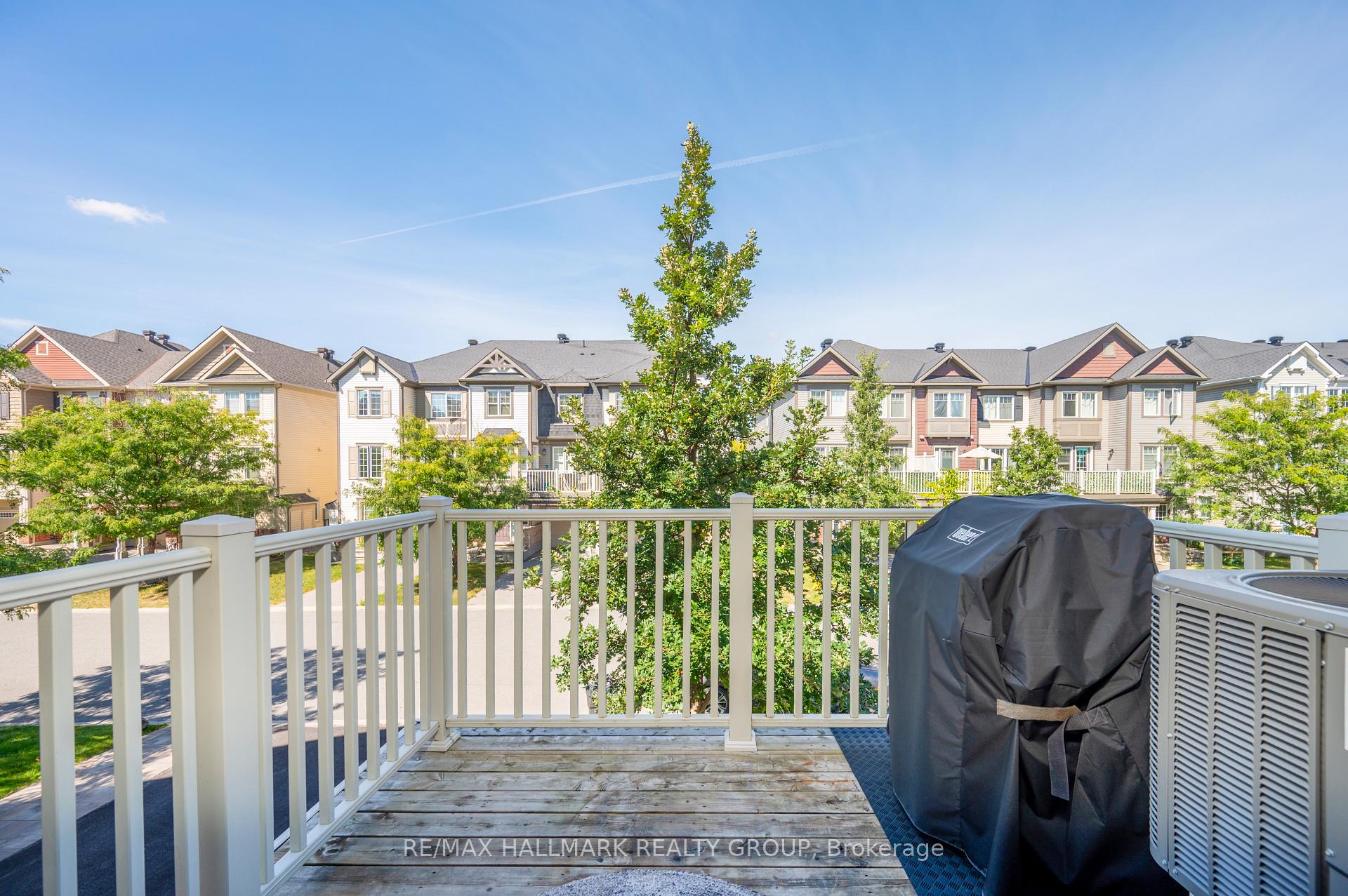 Photo 9 of 601 Foxlight Circle, Ottawa, Kanata - Emerald Meadows/Trailwest — HOMEH