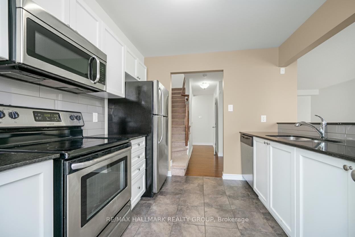 Photo 10 of 601 Foxlight Circle, Ottawa, Kanata - Emerald Meadows/Trailwest — HOMEH