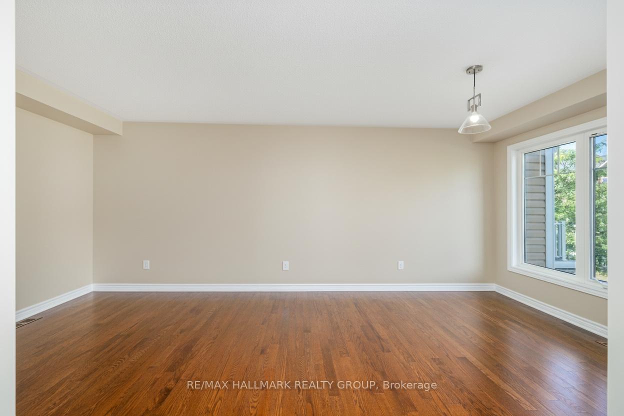 Photo 13 of 601 Foxlight Circle, Ottawa, Kanata - Emerald Meadows/Trailwest — HOMEH