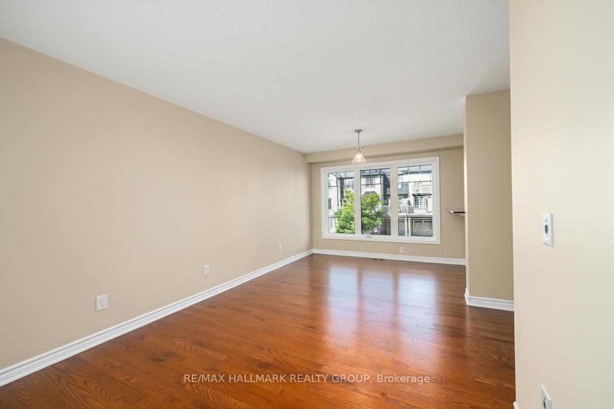 Photo 15 of 601 Foxlight Circle, Ottawa, Kanata - Emerald Meadows/Trailwest — HOMEH
