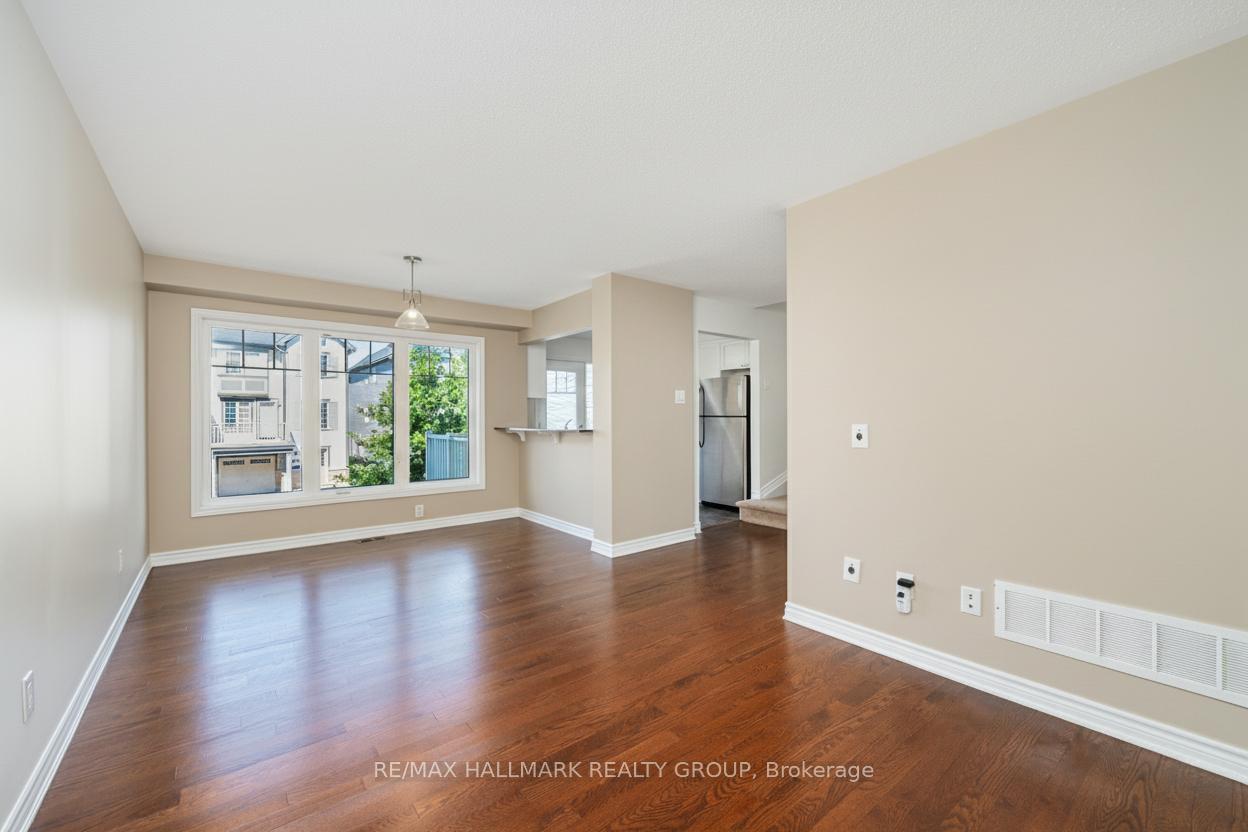 Photo 16 of 601 Foxlight Circle, Ottawa, Kanata - Emerald Meadows/Trailwest — HOMEH