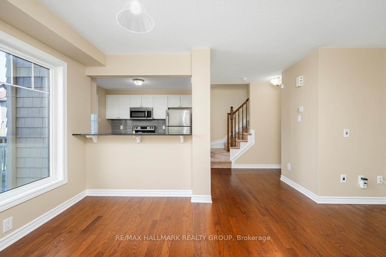 Photo 17 of 601 Foxlight Circle, Ottawa, Kanata - Emerald Meadows/Trailwest — HOMEH