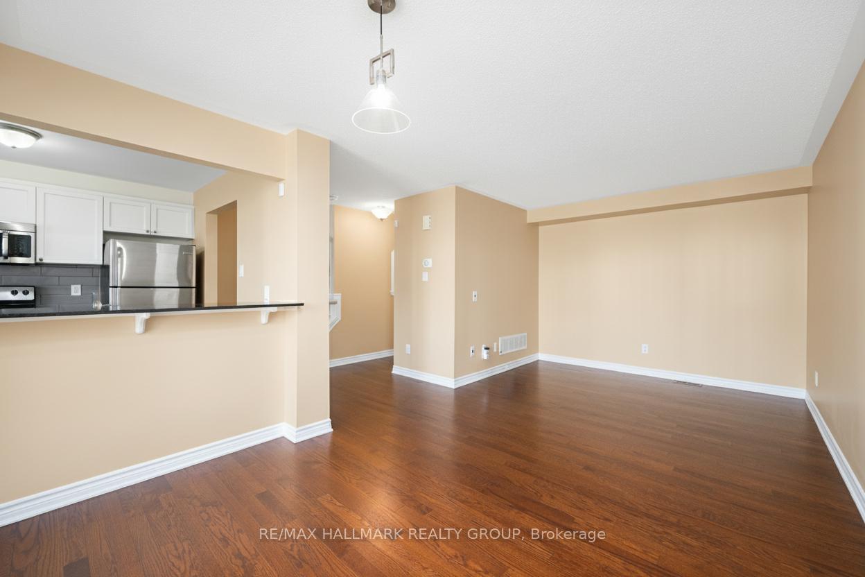 Photo 19 of 601 Foxlight Circle, Ottawa, Kanata - Emerald Meadows/Trailwest — HOMEH