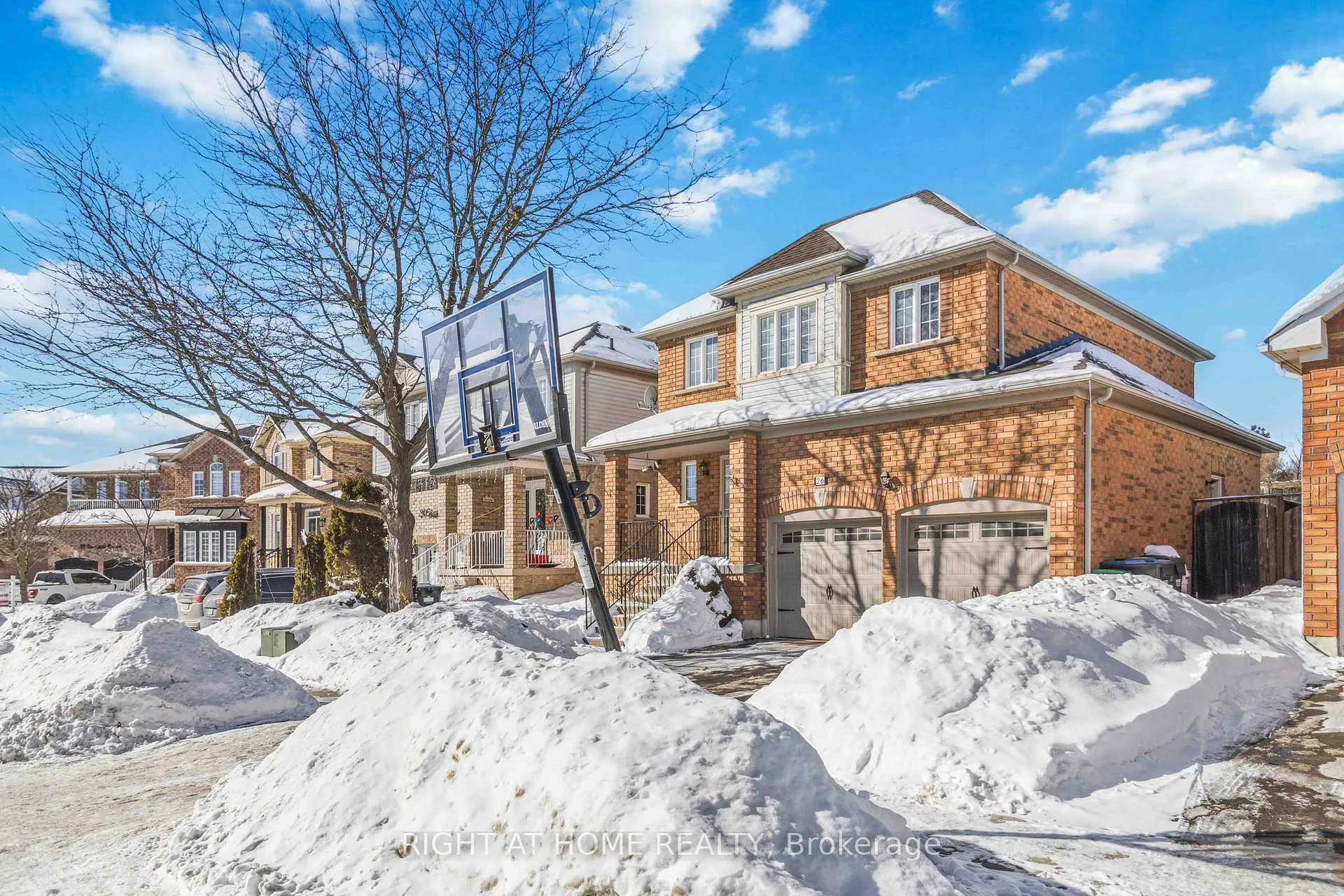 Photo 2 of 26 Courtsfield Crescent, Brampton, Fletcher's Meadow — HOMEH
