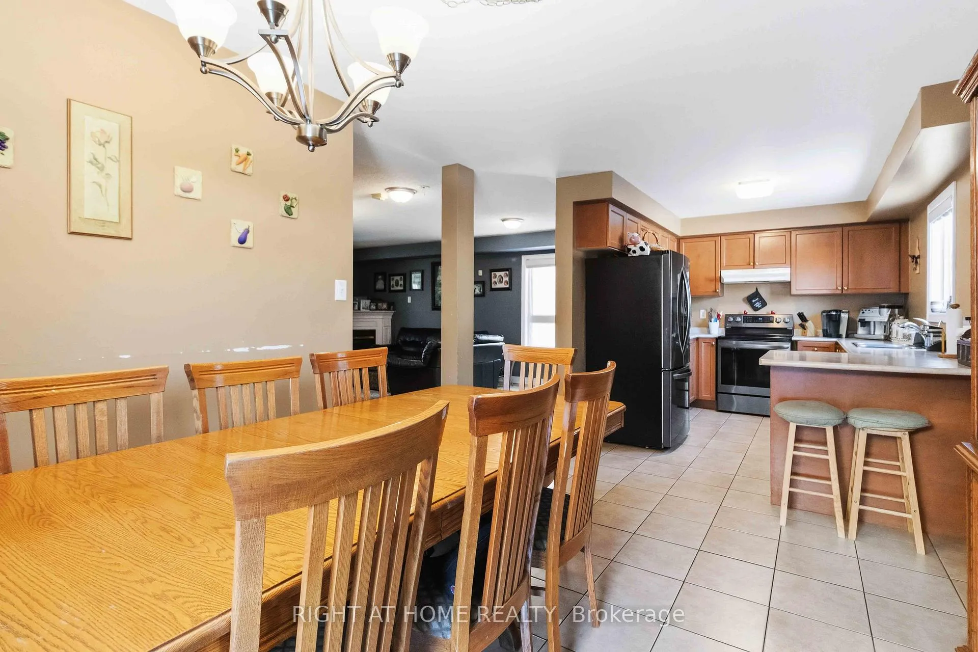 Photo 10 of 26 Courtsfield Crescent, Brampton, Fletcher's Meadow — HOMEH