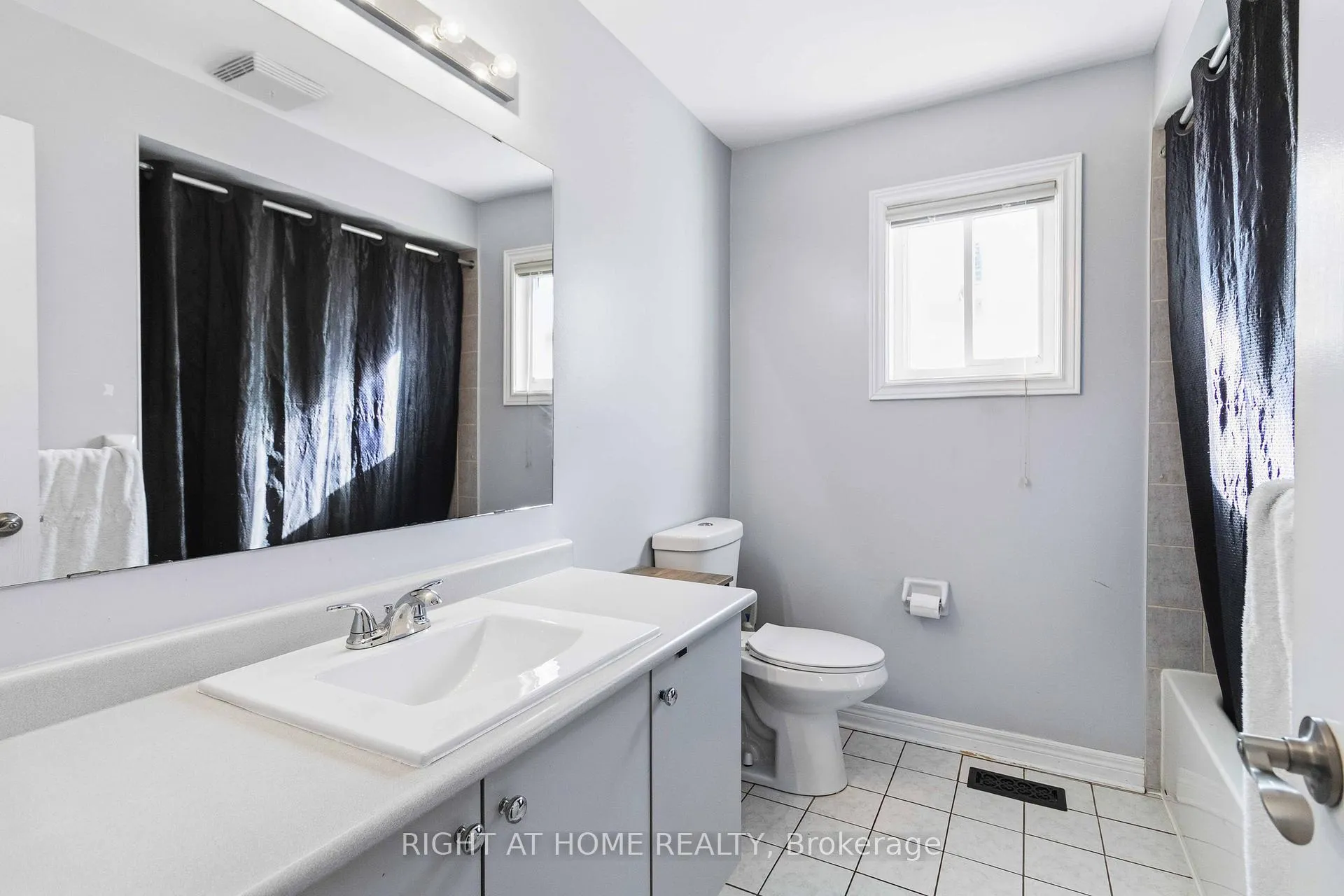 Photo 19 of 26 Courtsfield Crescent, Brampton, Fletcher's Meadow — HOMEH