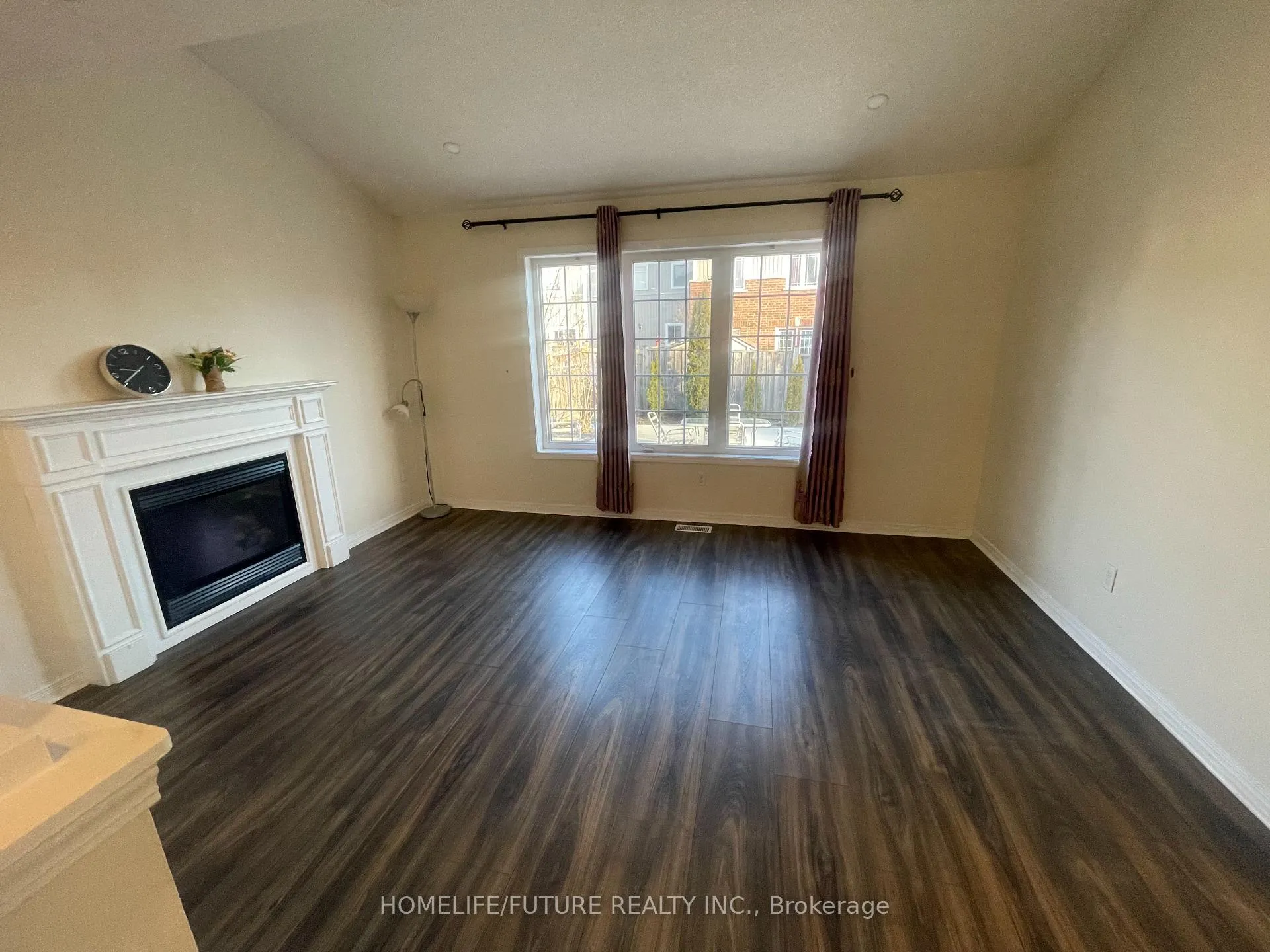 Photo 4 of 1359 Whitelaw Avenue, Oshawa, Pinecrest — HOMEH