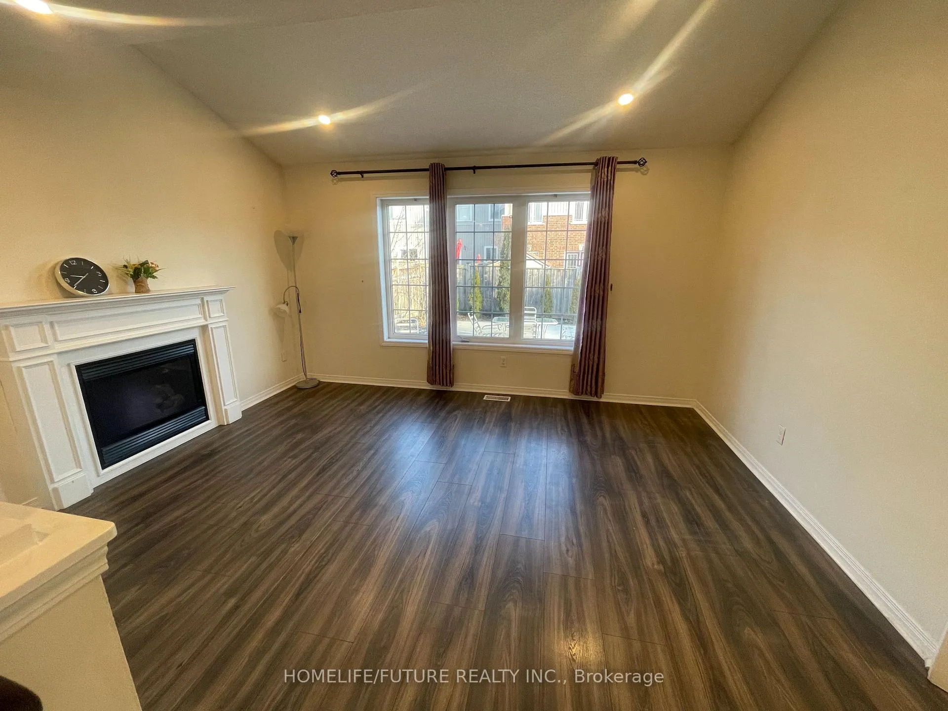 Photo 5 of 1359 Whitelaw Avenue, Oshawa, Pinecrest — HOMEH
