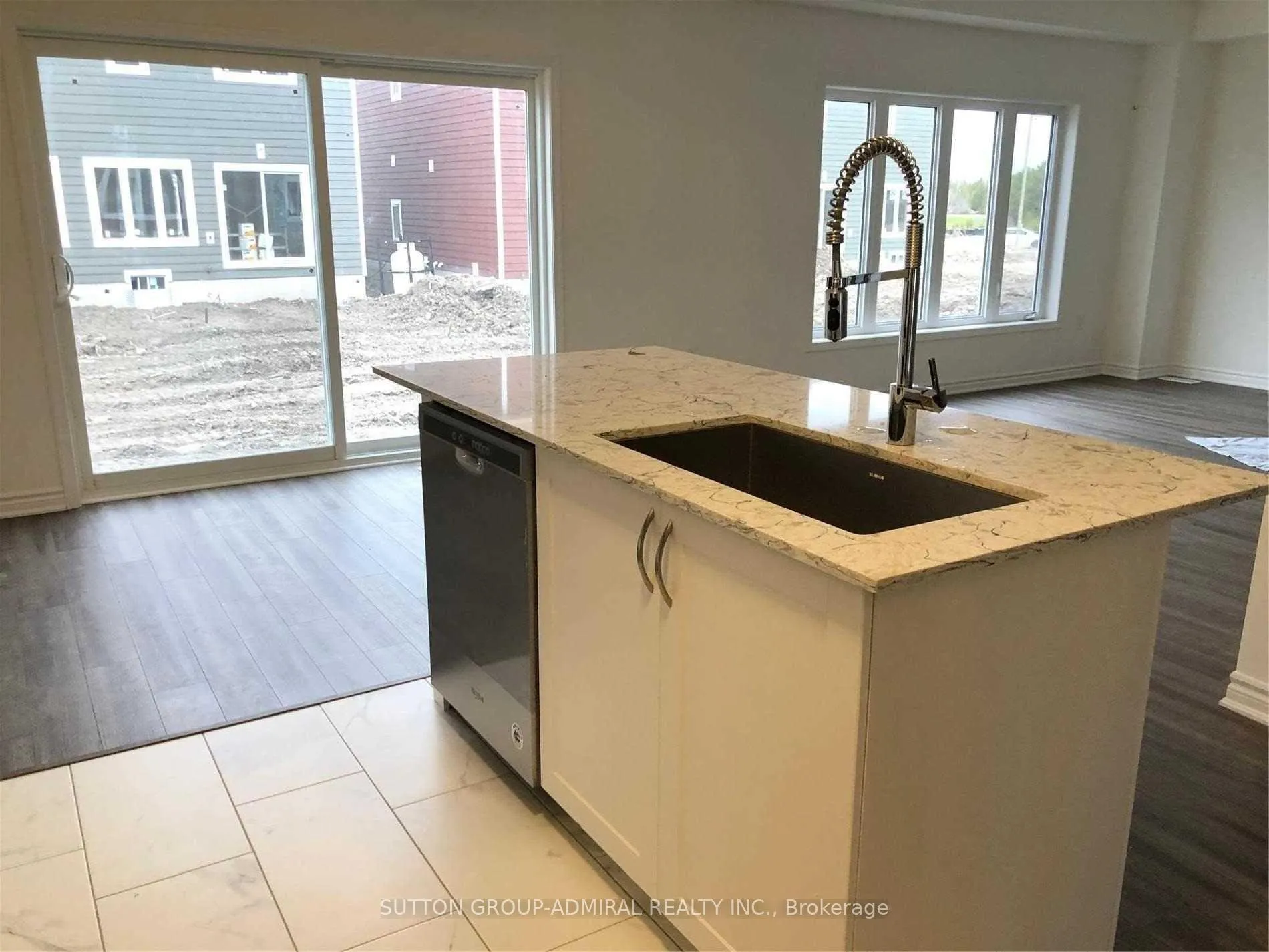 Photo 4 of 12 Bobolink Drive, Wasaga Beach — HOMEH