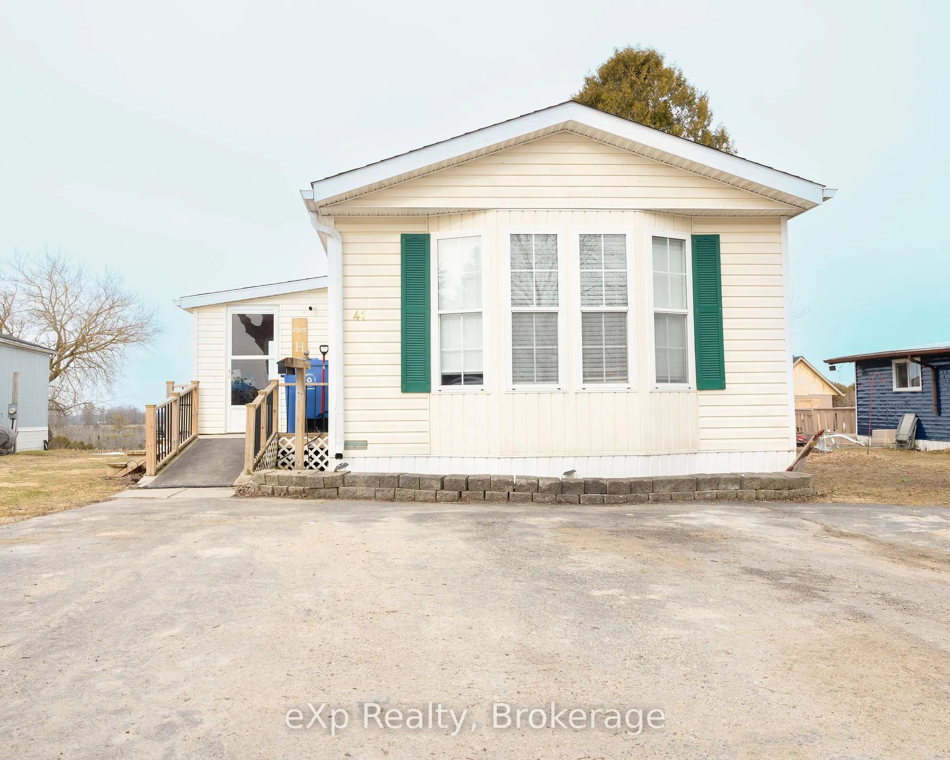 Photo of 302694 Douglas Street