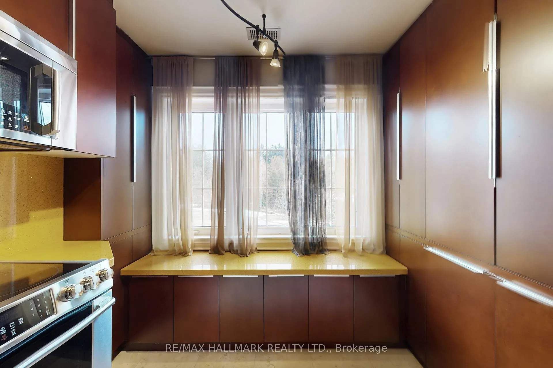 Photo 18 of 206 Churchill Avenue, King, Rural King — HOMEH