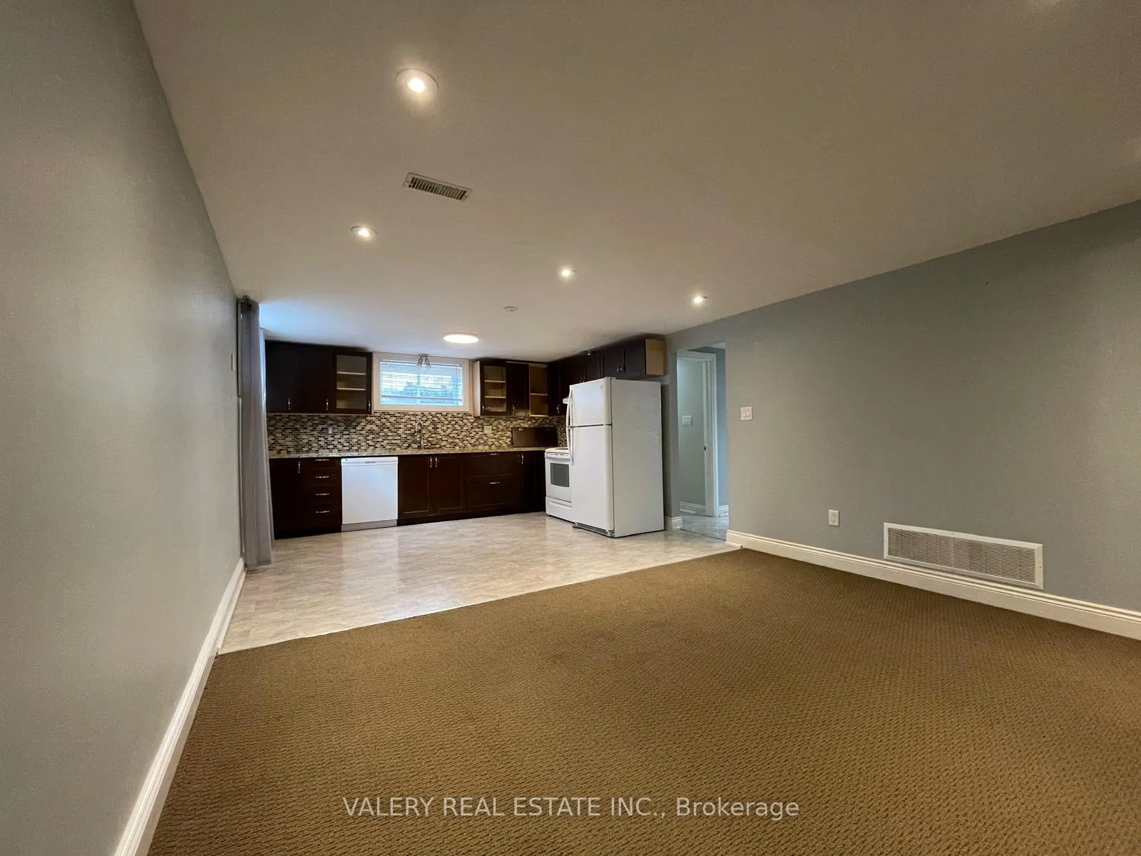Photo 2 of Unit 2, 81 Parkway Crescent, Clarington, Bowmanville — HOMEH