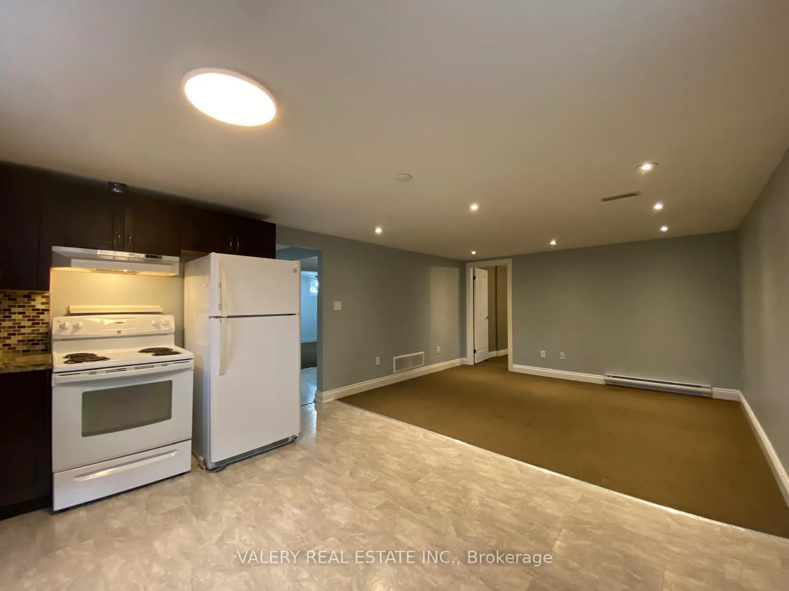 Photo 4 of Unit 2, 81 Parkway Crescent, Clarington, Bowmanville — HOMEH