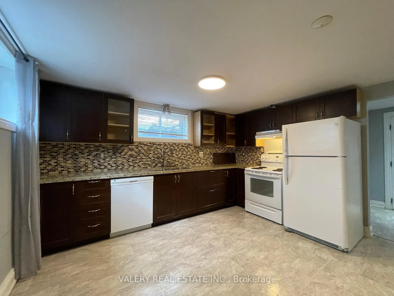 Photo 5 of Unit 2, 81 Parkway Crescent, Clarington, Bowmanville — HOMEH