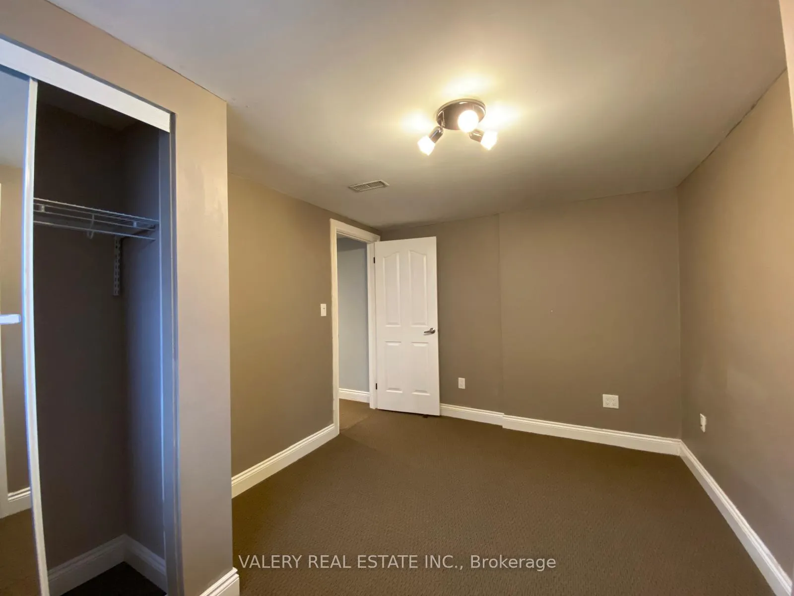 Photo 6 of Unit 2, 81 Parkway Crescent, Clarington, Bowmanville — HOMEH
