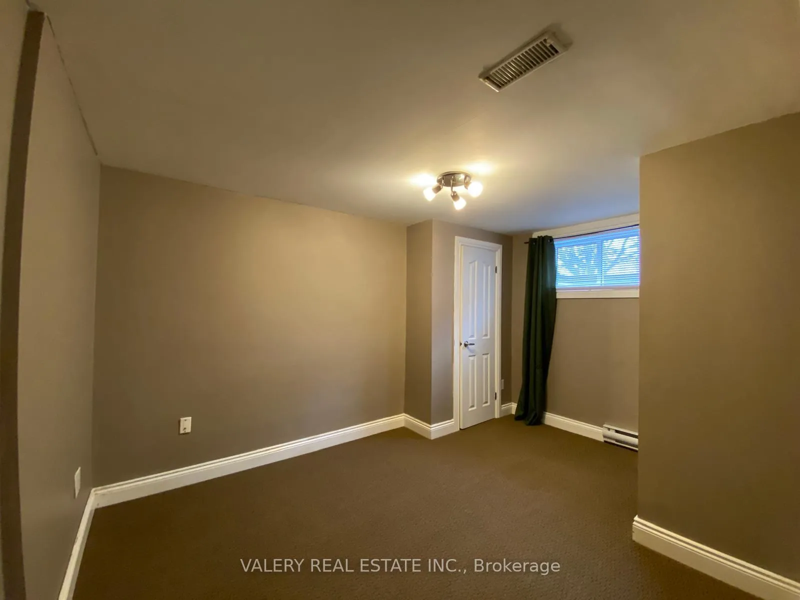 Photo 7 of Unit 2, 81 Parkway Crescent, Clarington, Bowmanville — HOMEH
