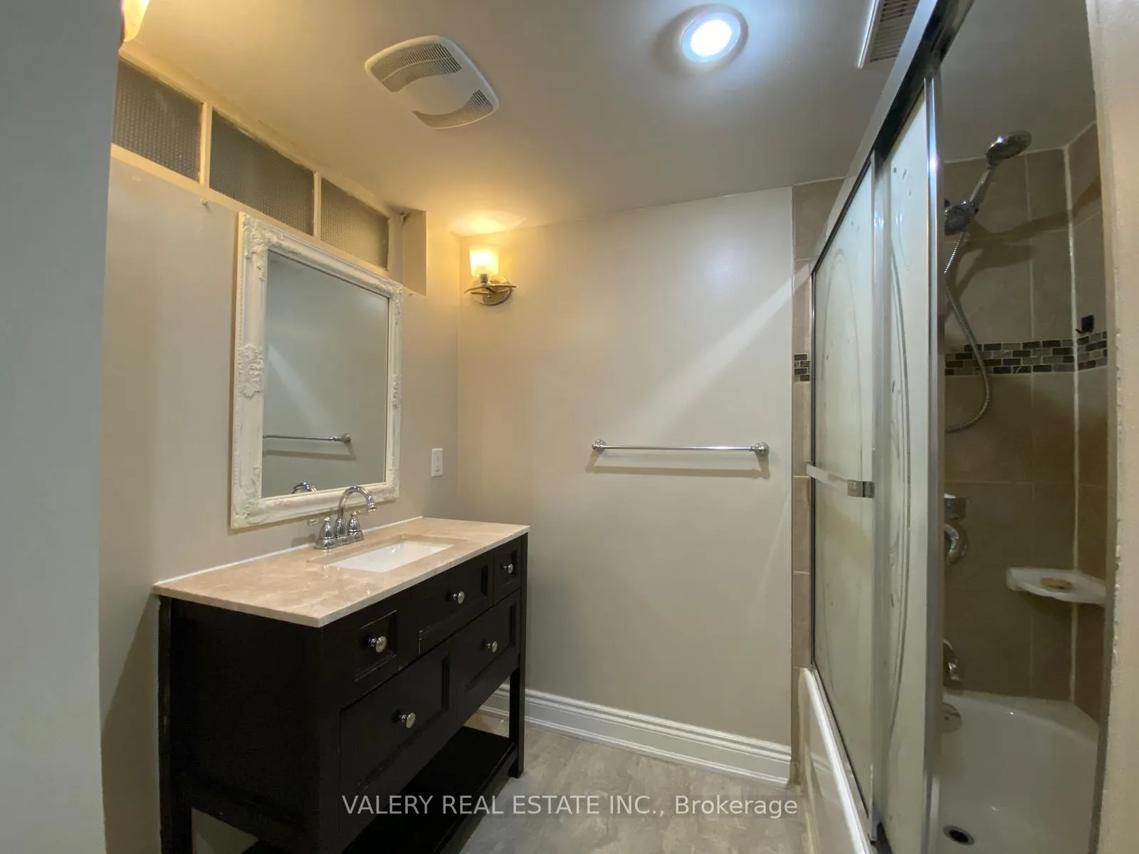 Photo 15 of Unit 2, 81 Parkway Crescent, Clarington, Bowmanville — HOMEH