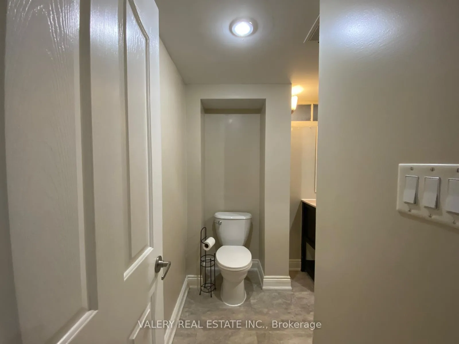 Photo 16 of Unit 2, 81 Parkway Crescent, Clarington, Bowmanville — HOMEH