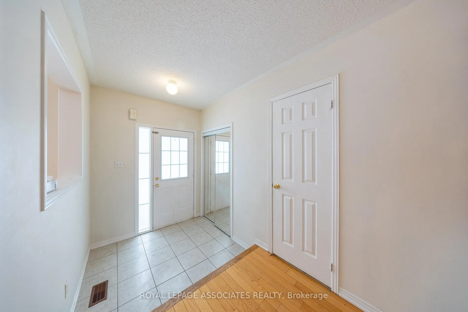 Photo 2 of 77 Andriana Crescent, Markham, Box Grove — HOMEH