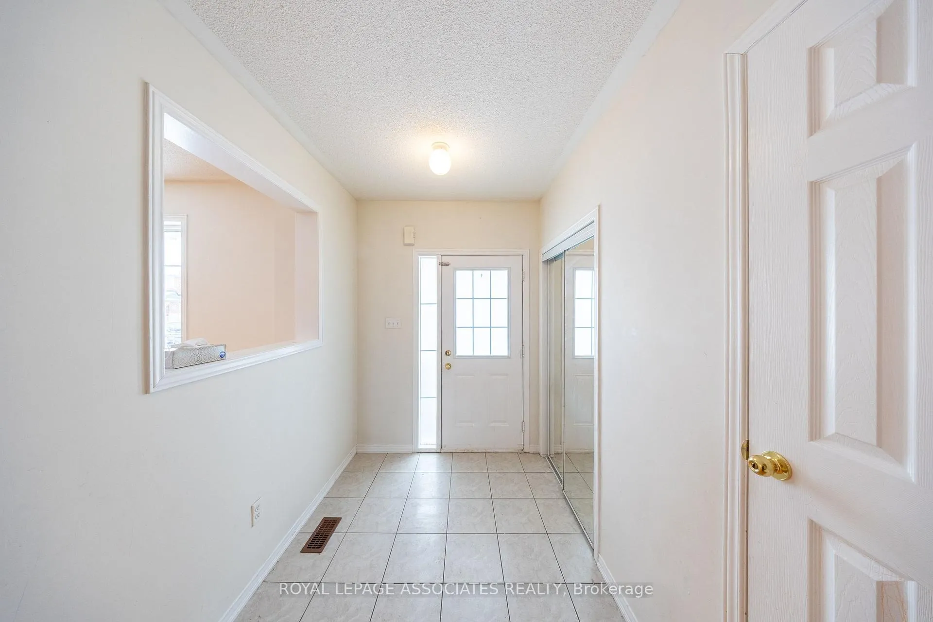 Photo 3 of 77 Andriana Crescent, Markham, Box Grove — HOMEH