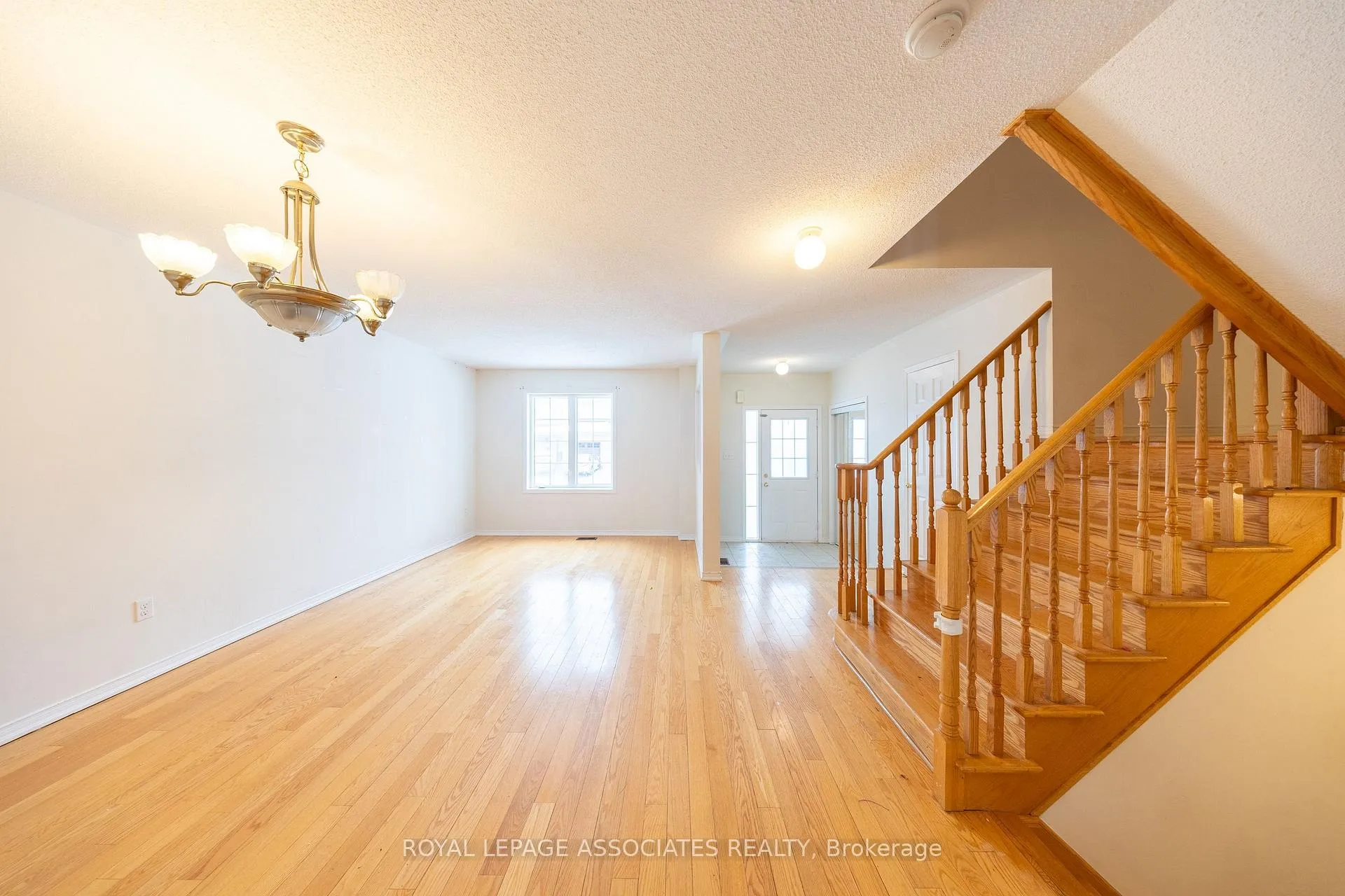 Photo 6 of 77 Andriana Crescent, Markham, Box Grove — HOMEH