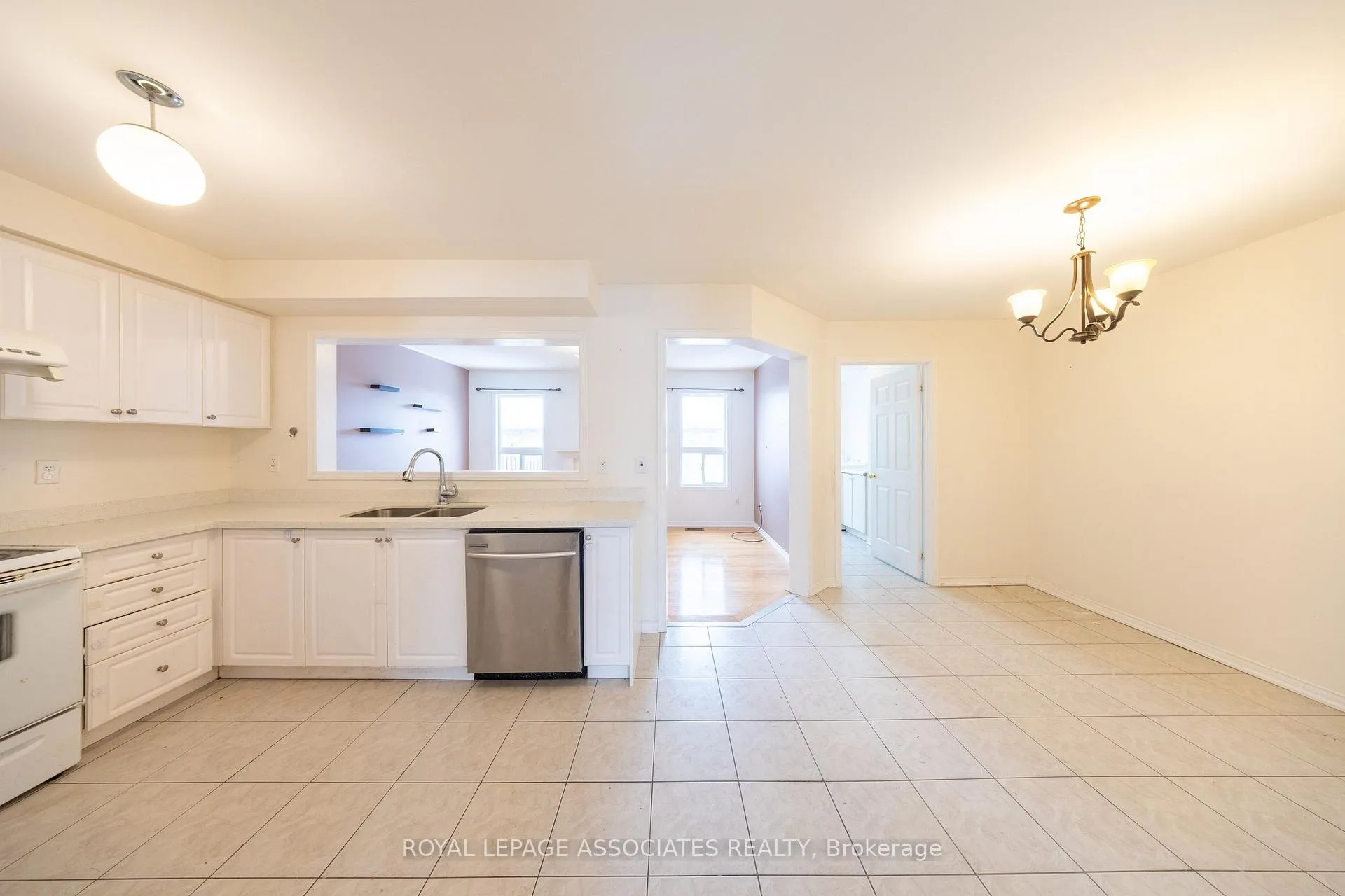 Photo 8 of 77 Andriana Crescent, Markham, Box Grove — HOMEH