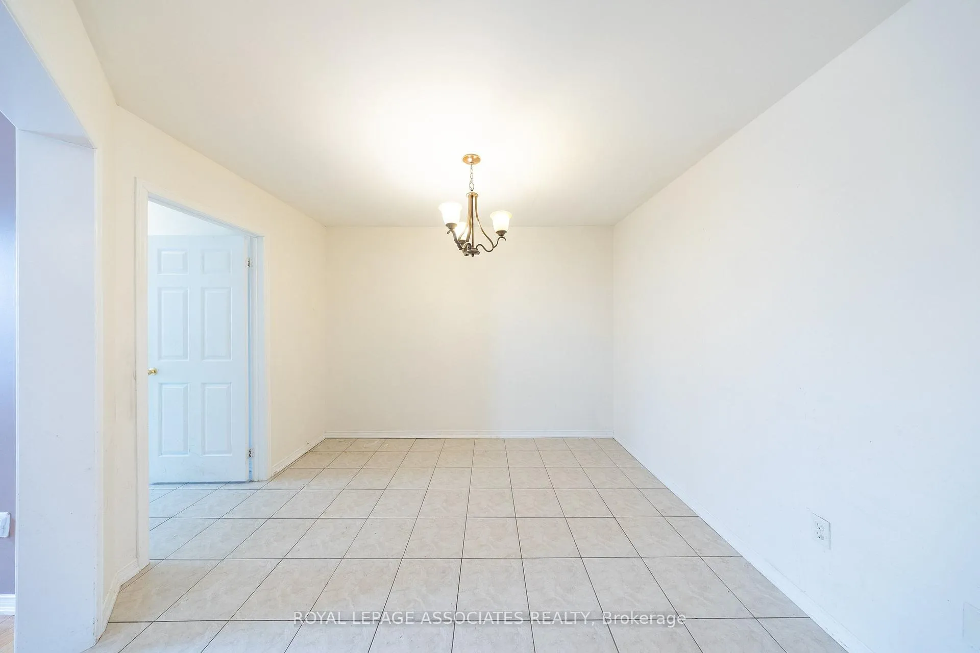 Photo 9 of 77 Andriana Crescent, Markham, Box Grove — HOMEH